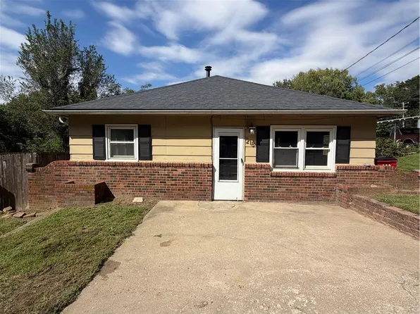 218 Highland Ave, Lexington, MO 64067