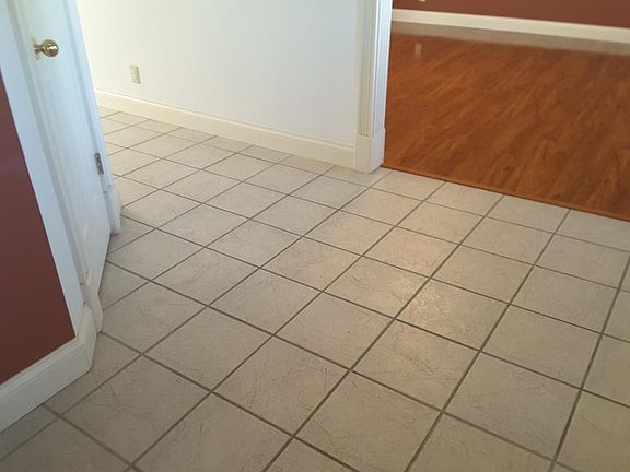 3rd image of 811 Cottonwood Ln
