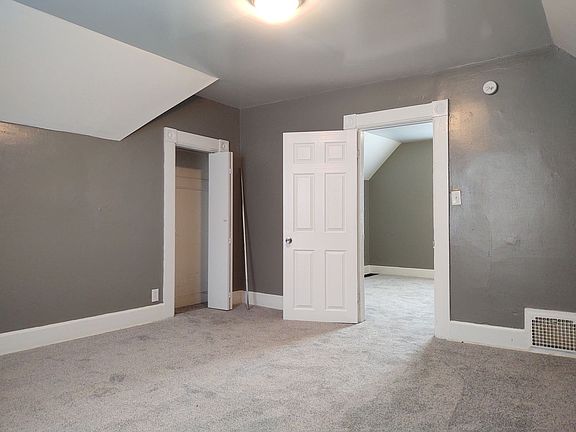 4th image of 201 S Howell St #1/2
