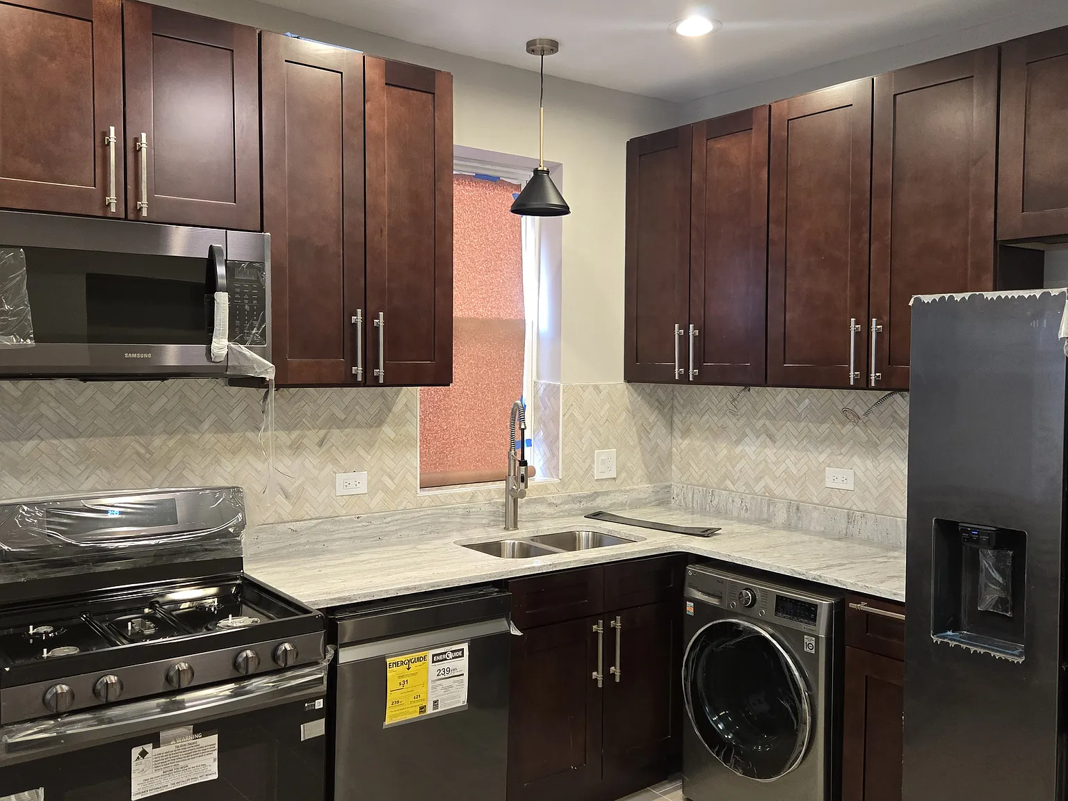 2 bed, 1000 sqft, $1,389 — Photo 2