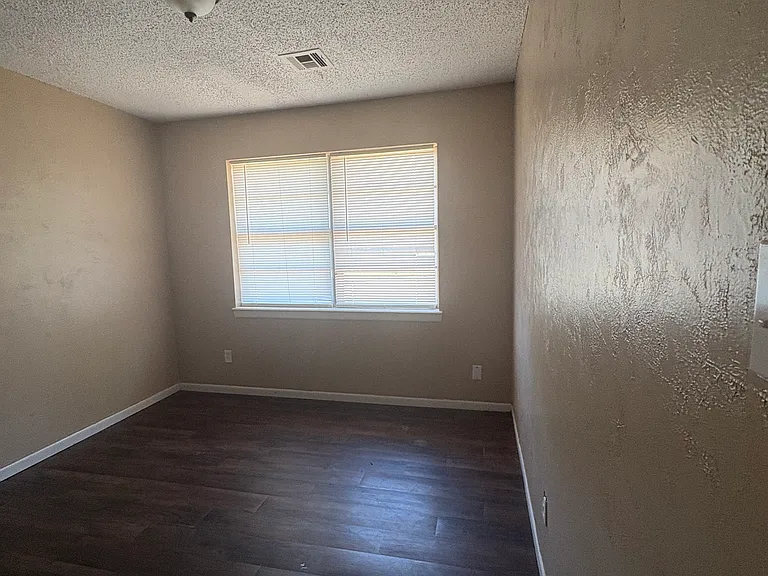 1414 Becky Ct — Photo 6