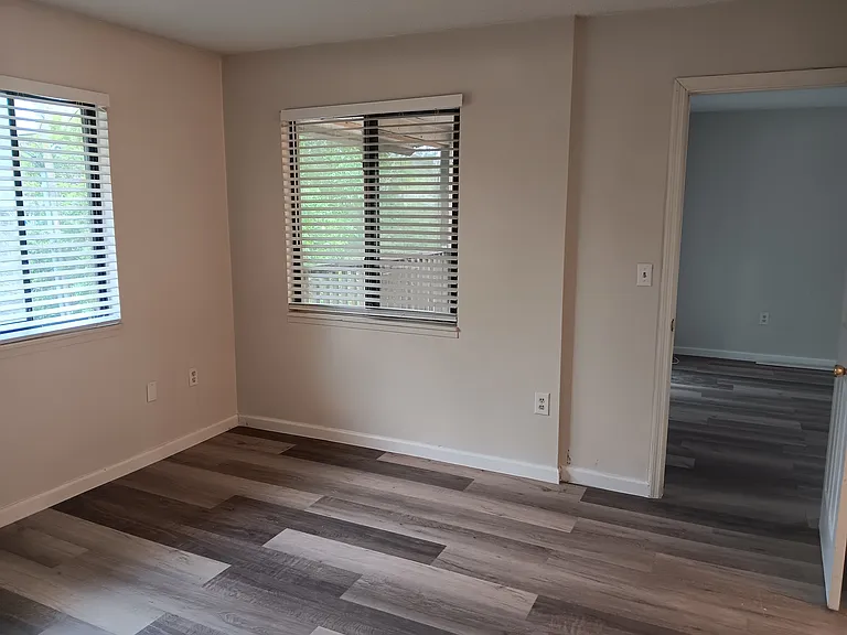 2541 S Myrtle Ave #D — Photo 33