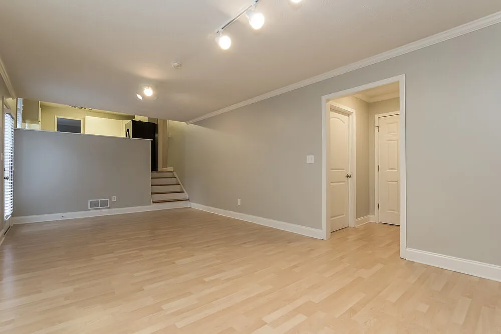 3 bed, 2.5 bath, 2059 sqft, $3,630 — Photo 2