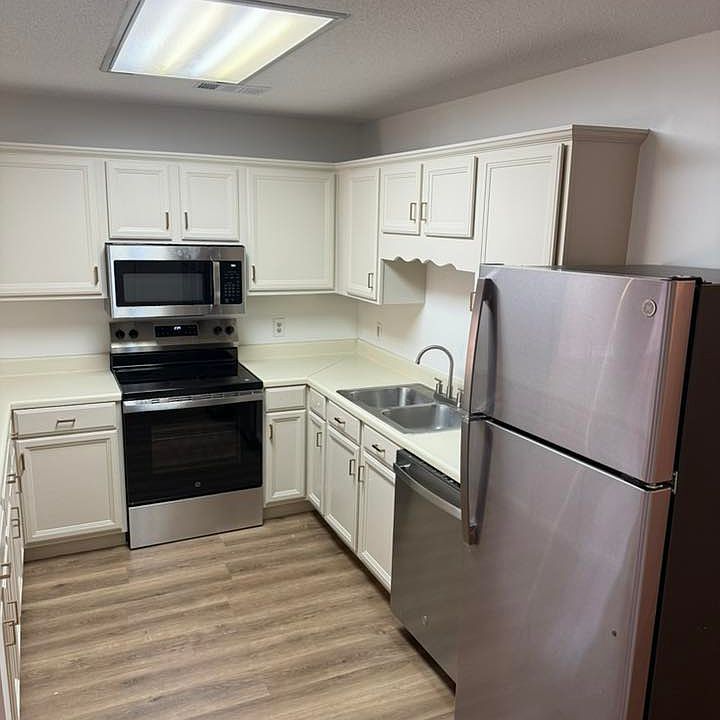 1st image of 2601 Poplar Springs Dr