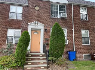 39-05 208th St #2, Bayside, NY 11361