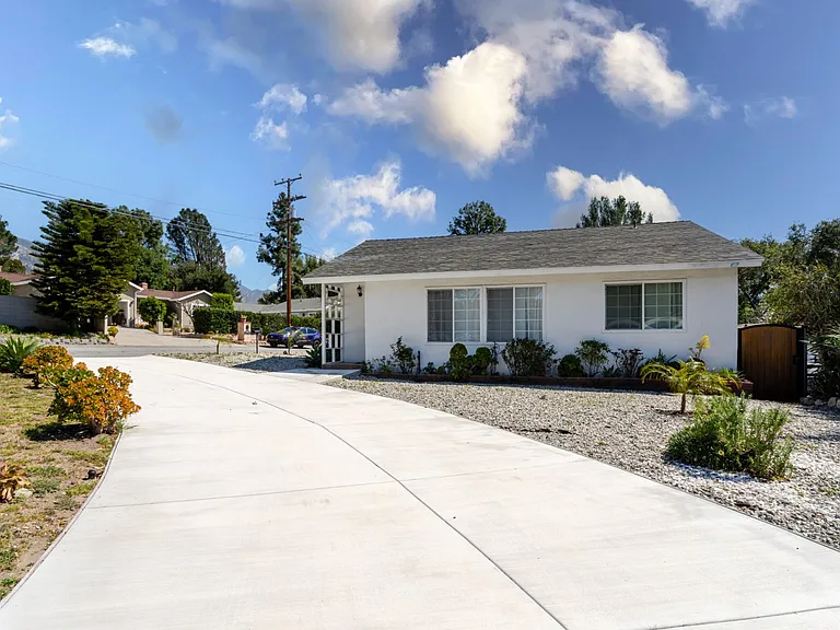 3960 Mayfield Ave — Photo 2