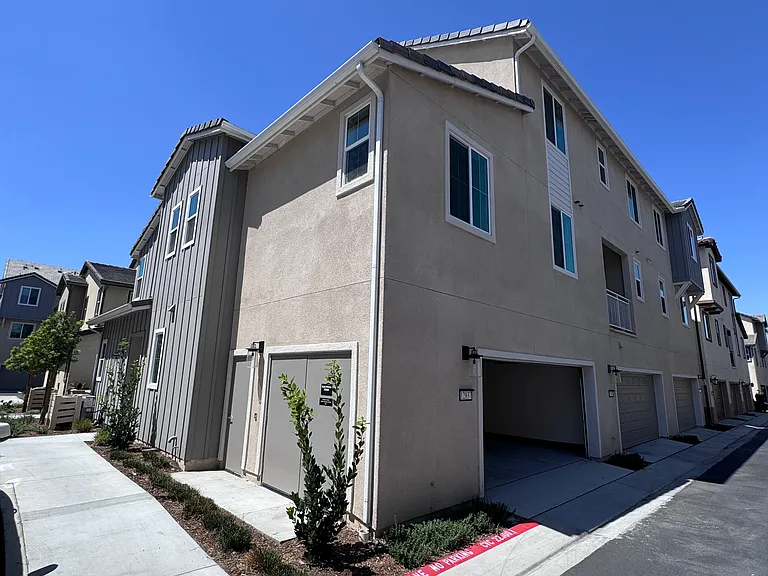 12837 Auburn Dr — Photo 3