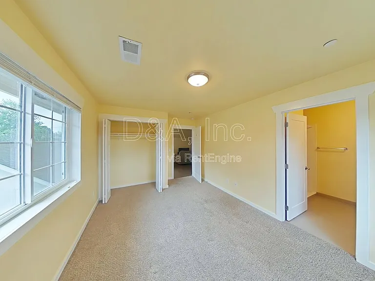 620 NW Kings Blvd #200-4 — Photo 4