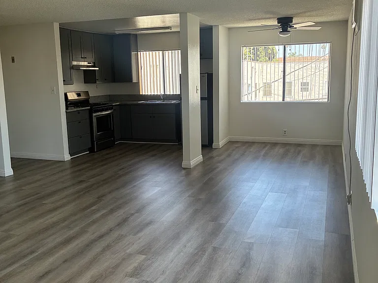 1406 N Serrano Ave #206 — Photo 2