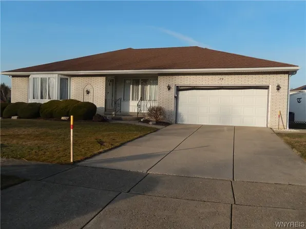 29 Freedom Dr, Buffalo, NY 14224