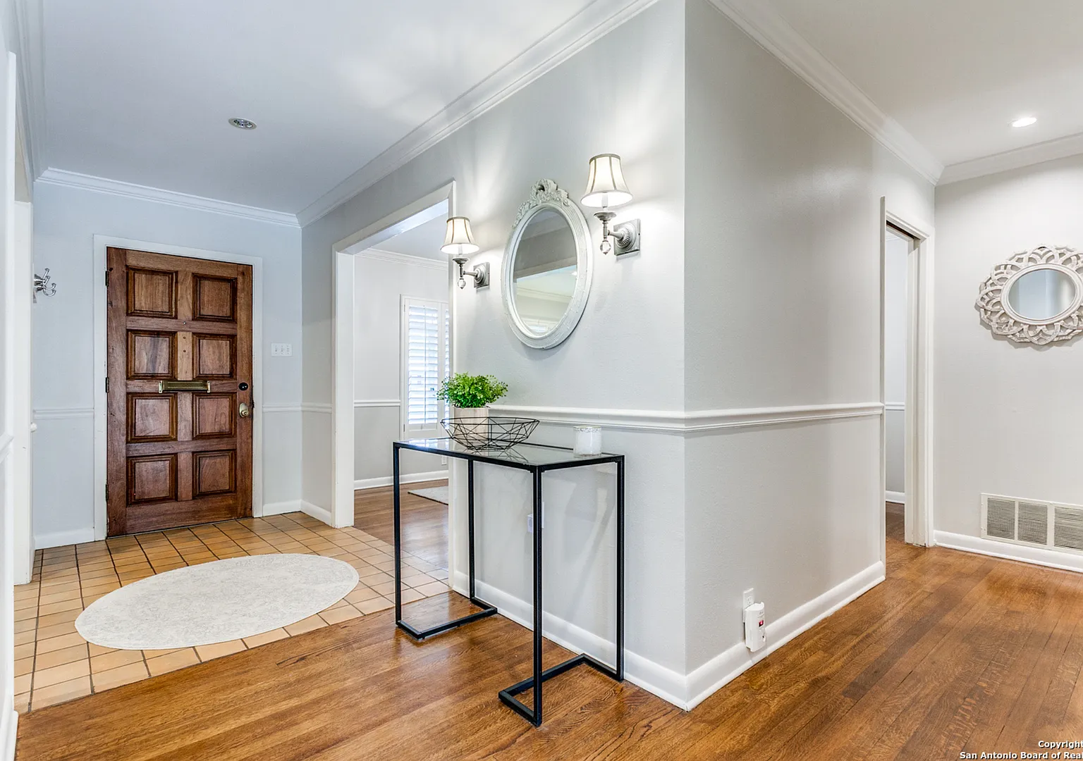 Charming Northridge 3-Bedroom — Photo 3