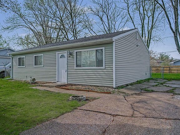2nd image of 318 Village Rd