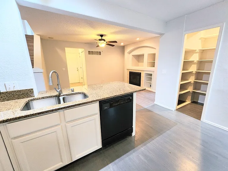 10459 Hollyhock Ct — Photo 5