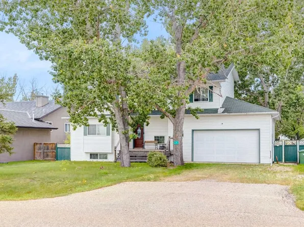 115 E Newton St NW, Rocky View County, AB T0J 1X2