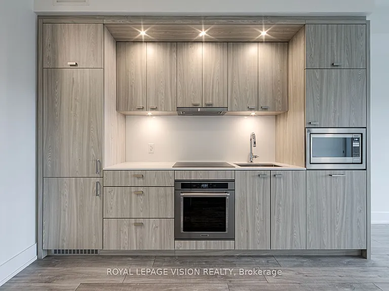 858 Dupont St #819 — Photo 6