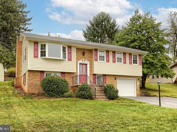3rd image of 111 Greenwood Dr