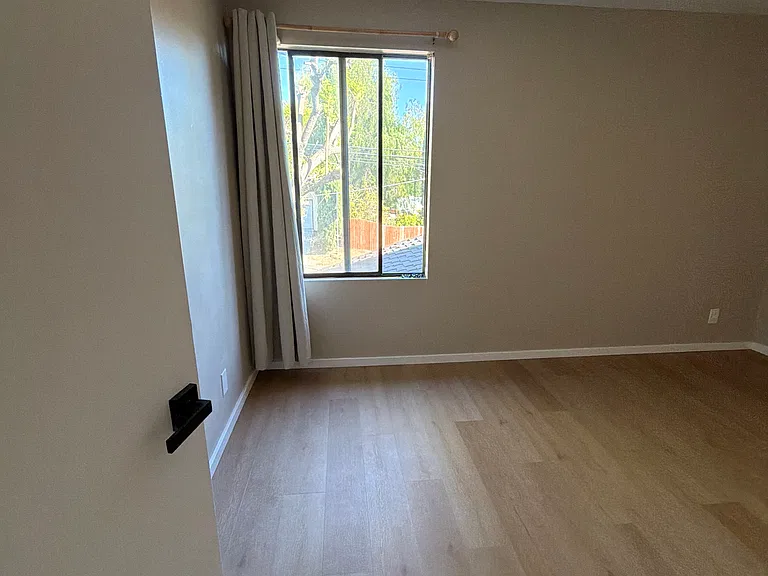 531 Benson Way — Photo 2