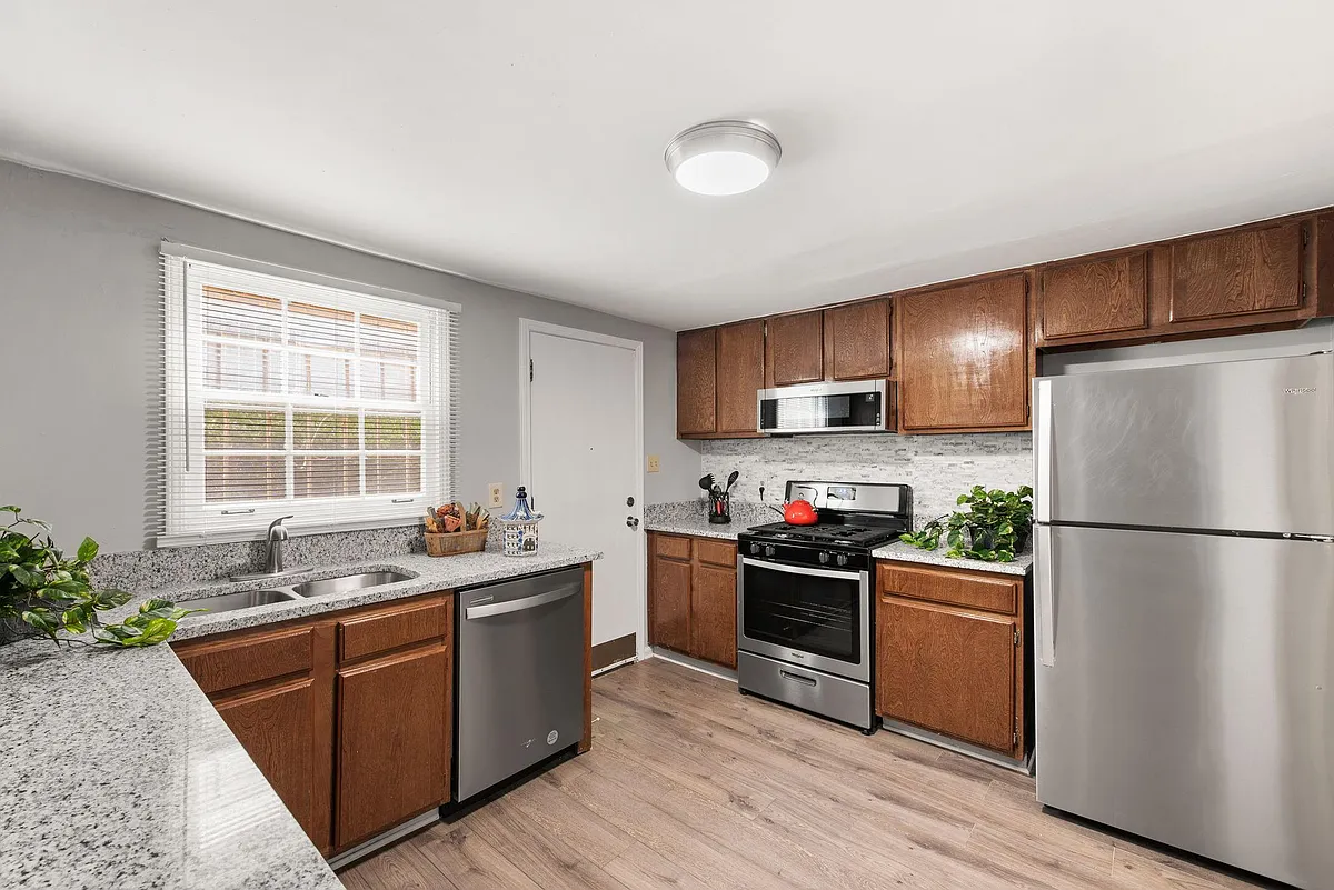 Kitchen - 1355 Lucile Ave SW #1355B