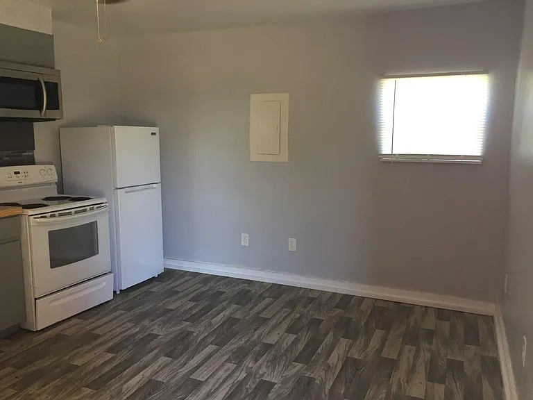 800 W Washington St #9 — Photo 7