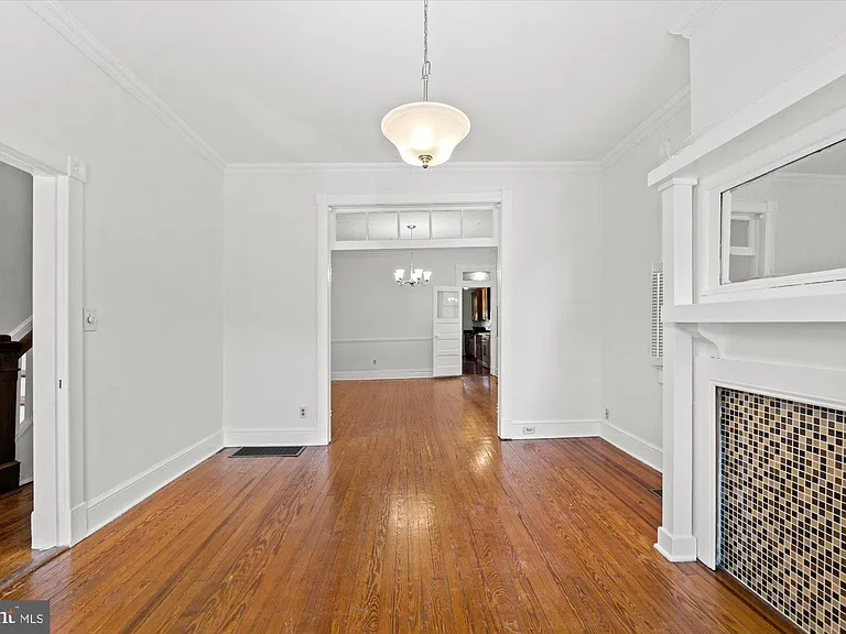 629 N Columbus St — Photo 5