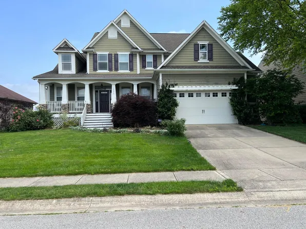 1936 Heathrow Dr, Columbus, IN 47201
