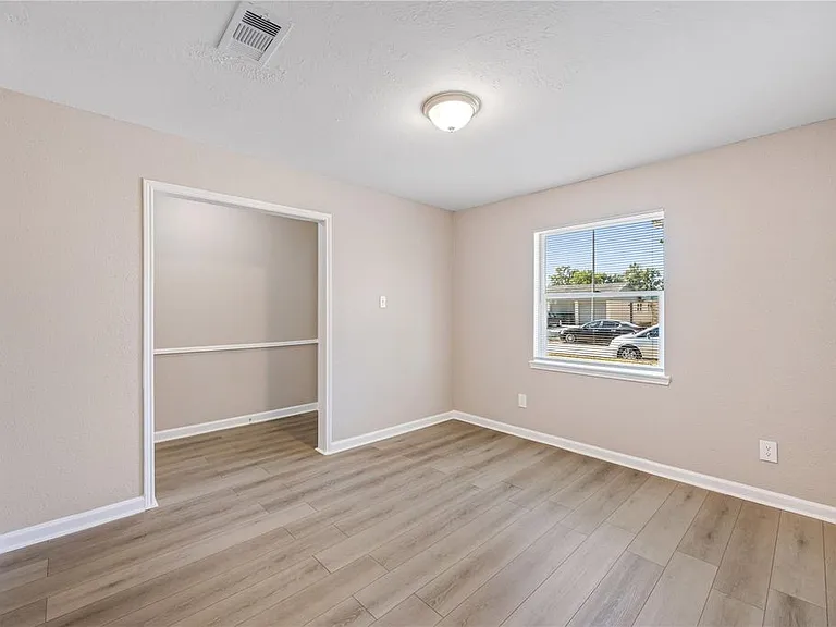 9614 Bean St — Photo 13