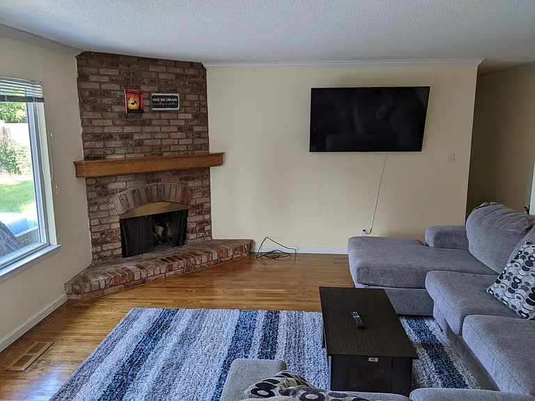 Crestline Way — Photo 2