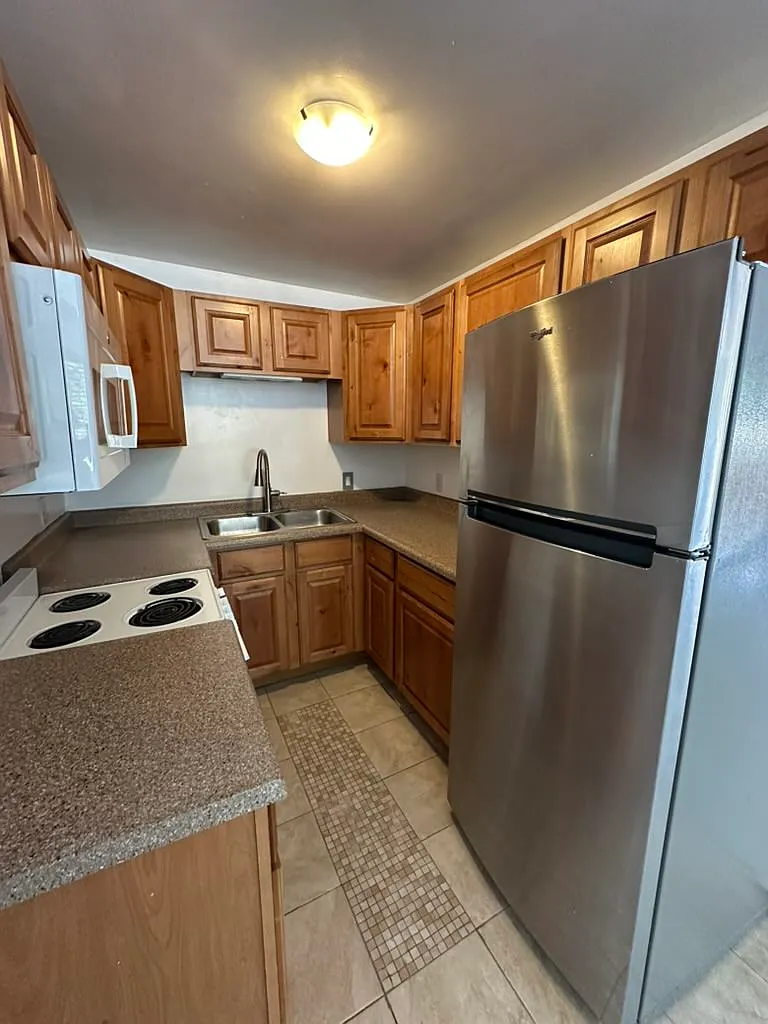 1 bed, 684 sqft, $1,200 — Photo 3