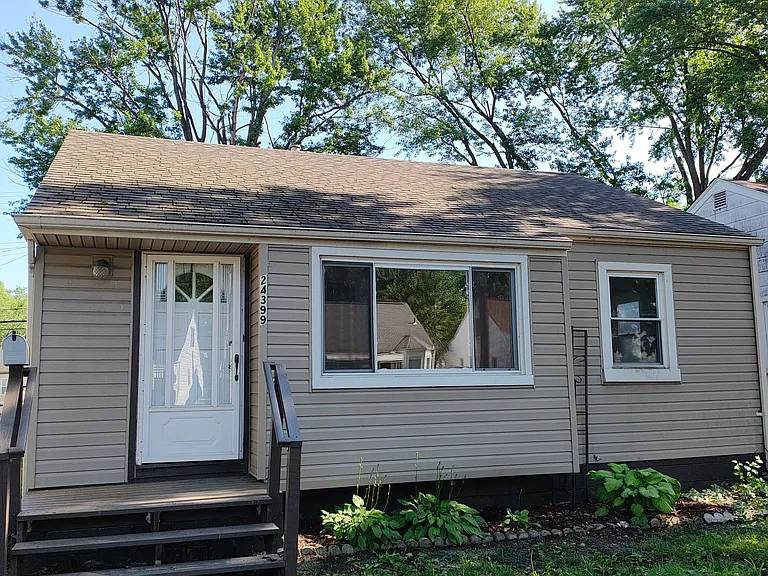 24399 Hopkins St — Photo 5