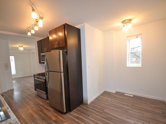 5th image of 204 Brown St APT 1