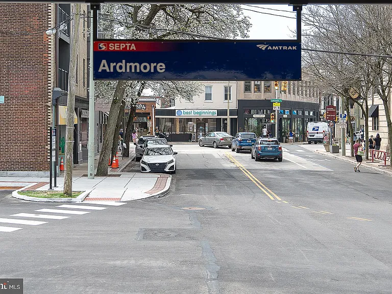 22 Ardmore Ave #2 — Photo 39