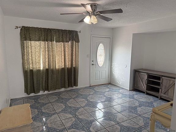 3rd image of 745 N Gladiola Dr