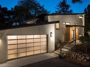 4061 Thornoaks Dr, Ann Arbor, MI 48104