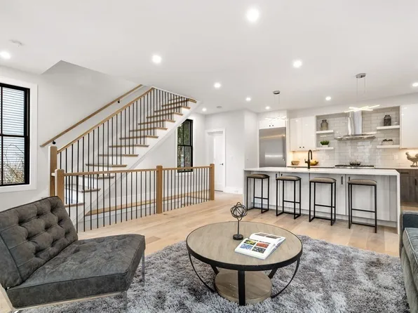 466 Putnam Ave #466, Cambridge, MA 02139