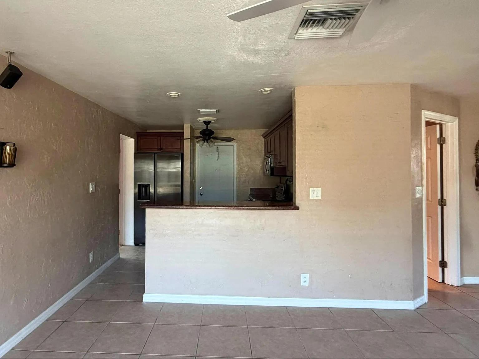 3 bed, 1.0 bath, 1159 sqft, $2,700 — Photo 4