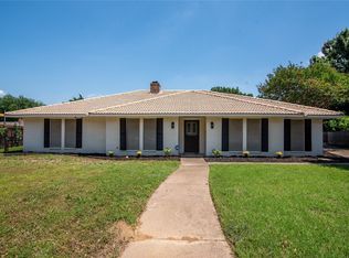 1506 Raintree Ct, Grand Prairie, TX 75050