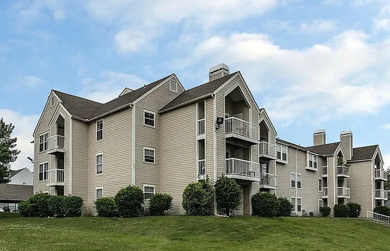 Whispering Lake Apartments — Photo 27