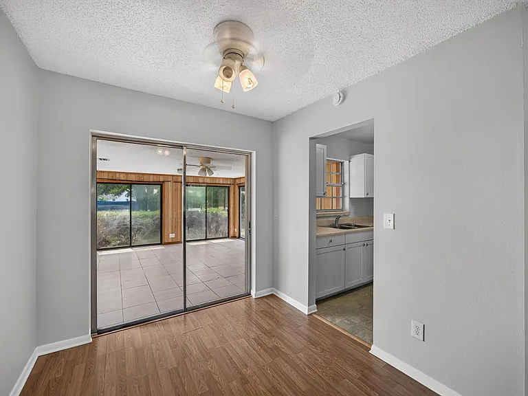 328 Palos Ct — Photo 6