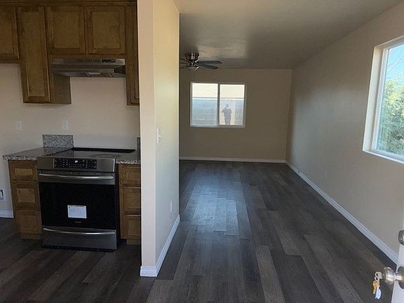 5th image of 221-223 Mariposa Ave