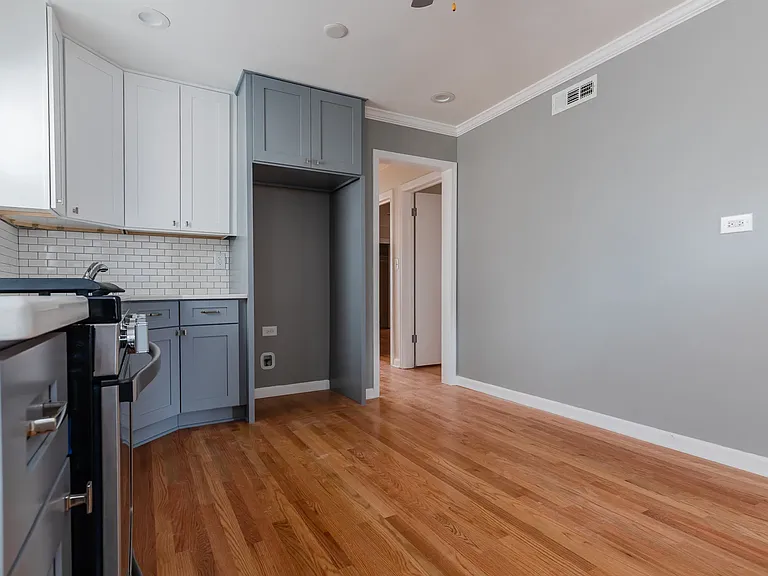 5430 W Berteau Ave #1 — Photo 6