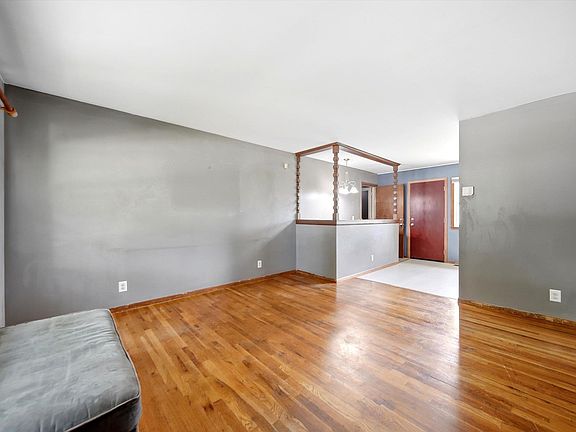 3rd image of 3729 SE Truman Ave