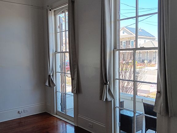 5th image of 220 Amelia St
