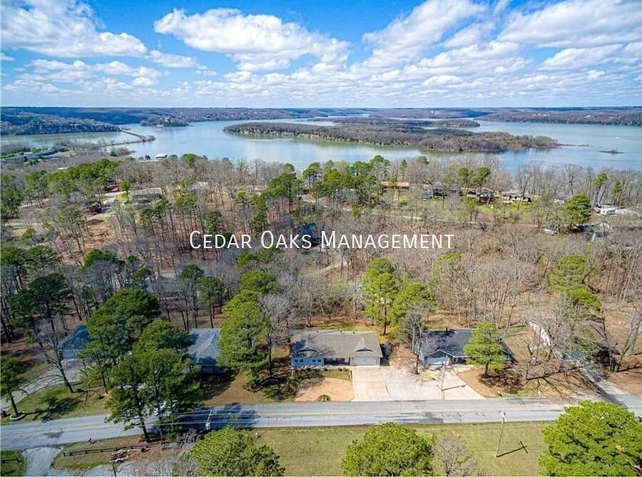 Wonderful 4 bedroom home minutes from Beaver Lake, Rogers — Photo 2