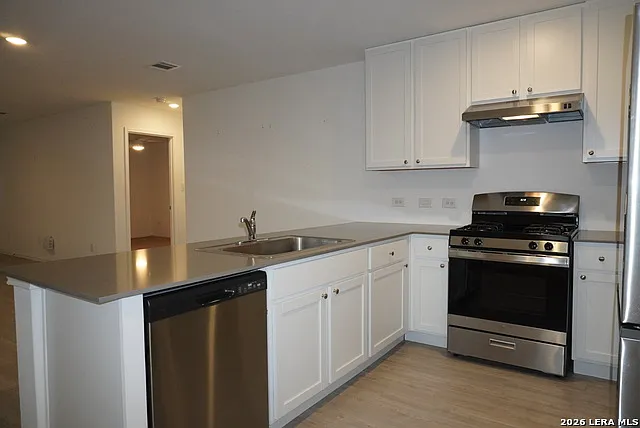 3 bed, 2.0 bath, 1450 sqft, $1,500 — Photo 2