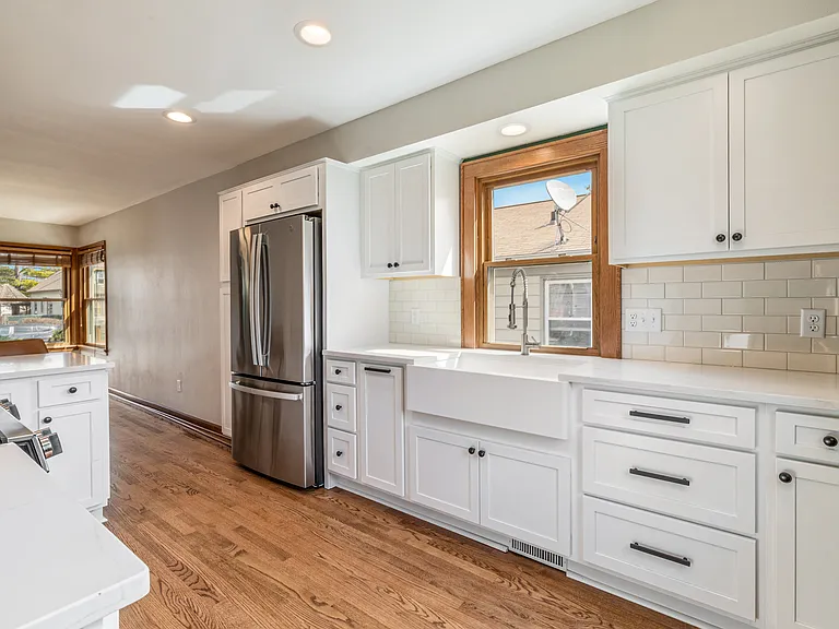 7639 W Lorraine Pl — Photo 3