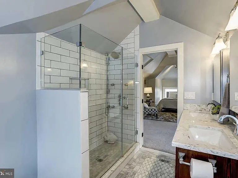 1732 N Veitch St — Photo 13