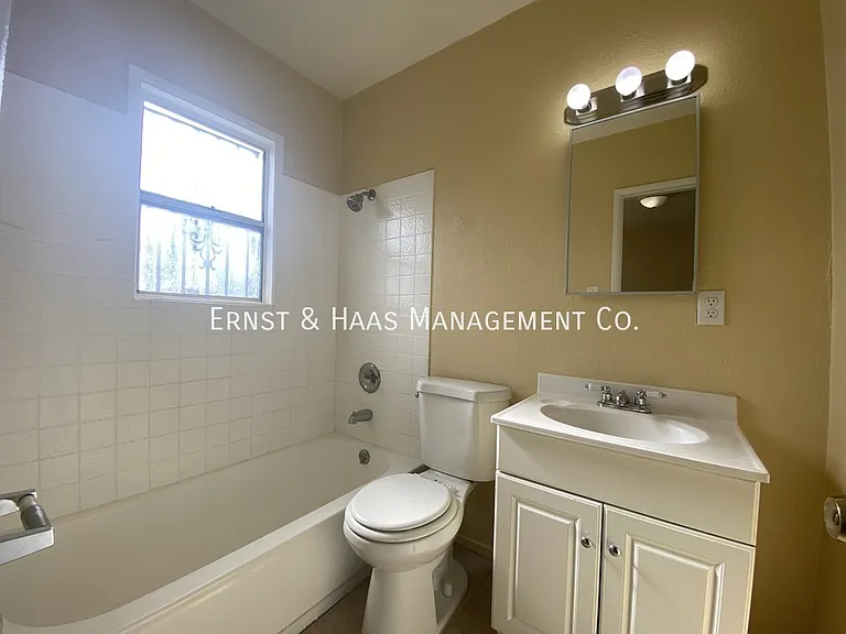 13812 S Avalon Blvd #B — Photo 12