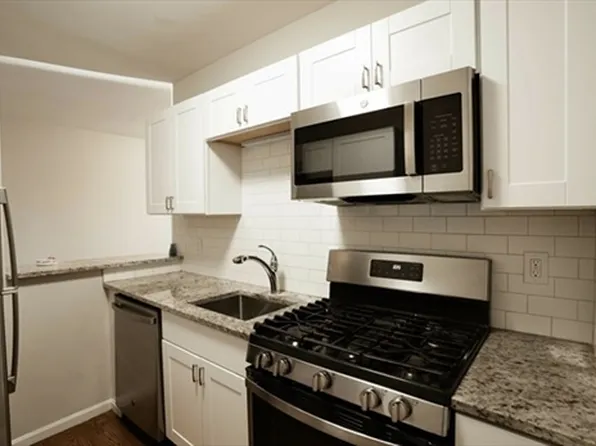 92 Maple St Floor 3, Dorchester, MA 02121