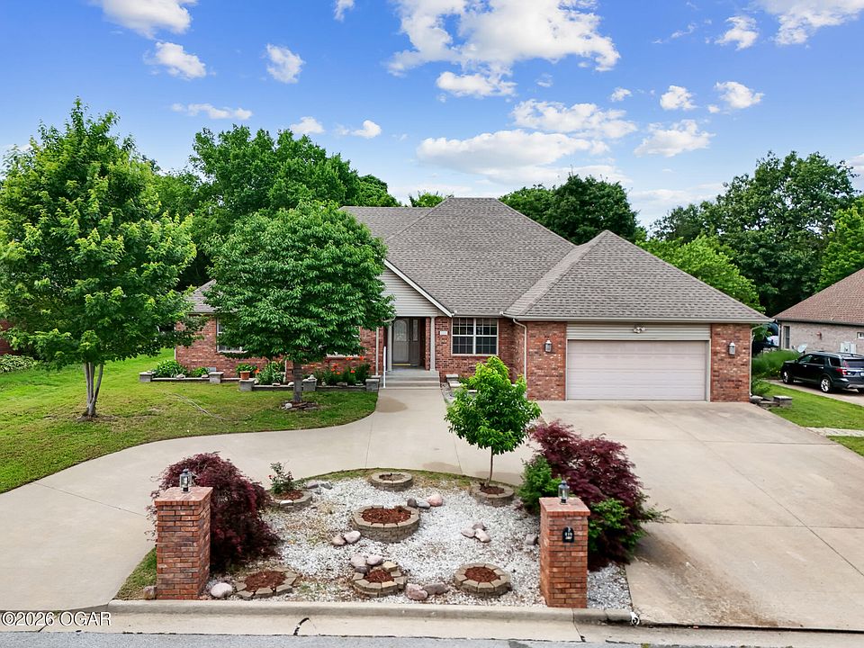 1st image of 410 Foxfire Ct