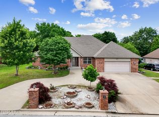 410 Foxfire Ct, Joplin, MO 64801